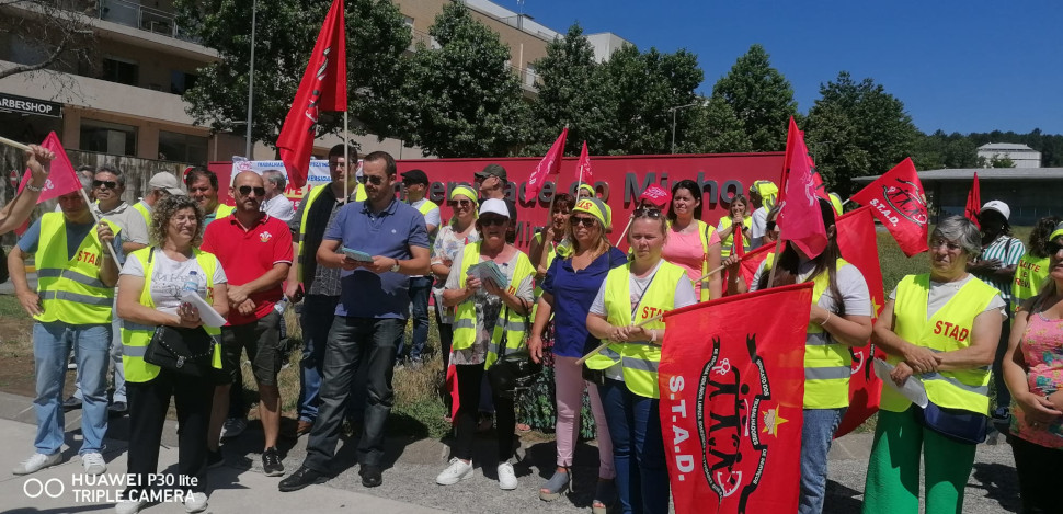 Trabalhadores de limpeza dos Serviços Sociais da Universidade do Minho 