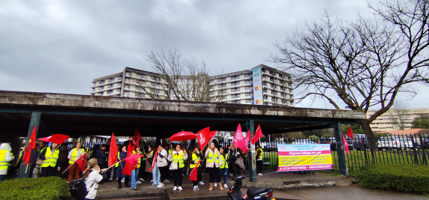 JORNADA DE LUTA - TRABALHADORES E TRABALHADORAS DA SALIMPA NO HOSPITAL DE GUIMARÃES